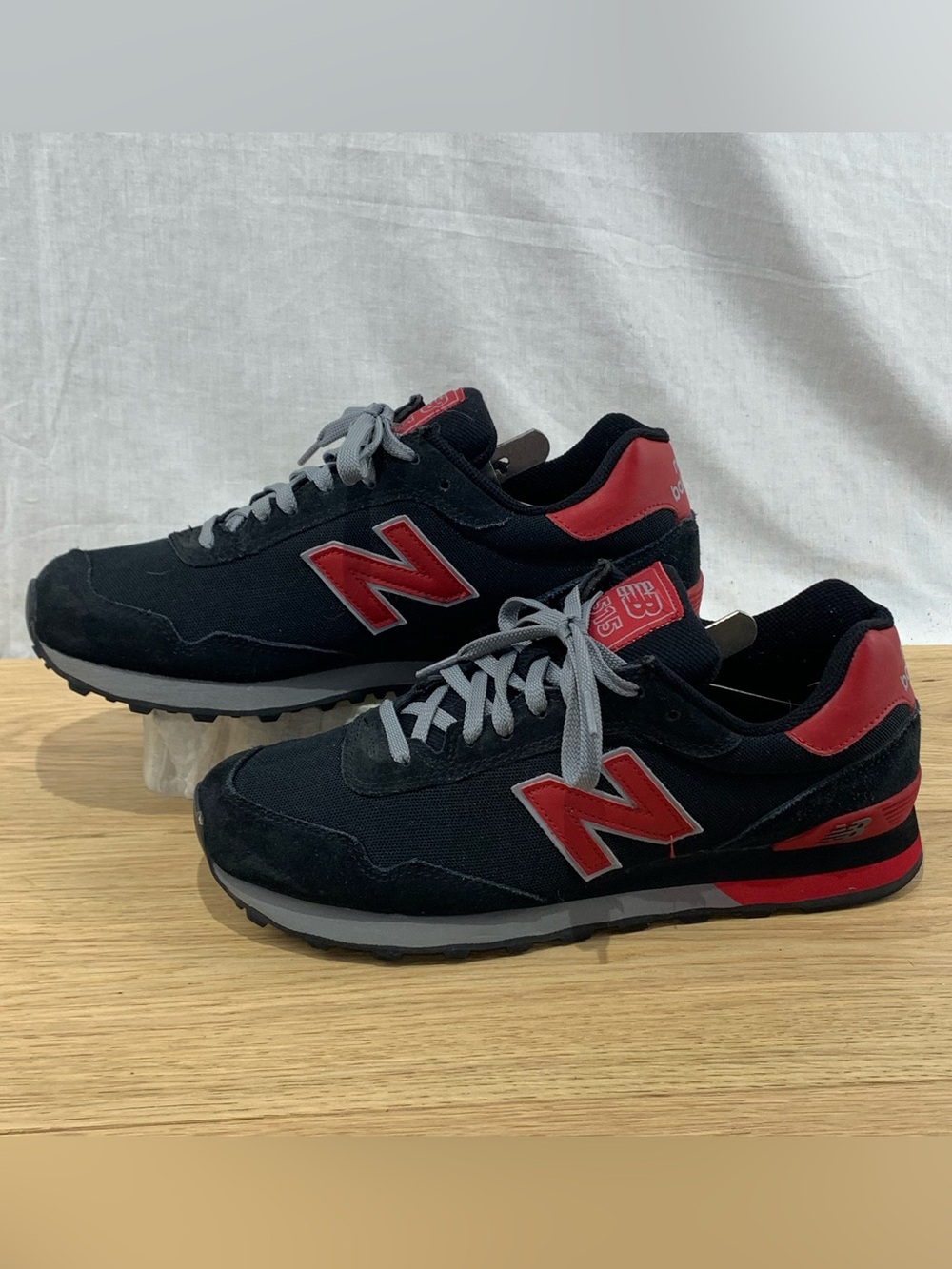 New Balance 515 Men’s Size 9.5 D Black Red Gray Athletic Shoes